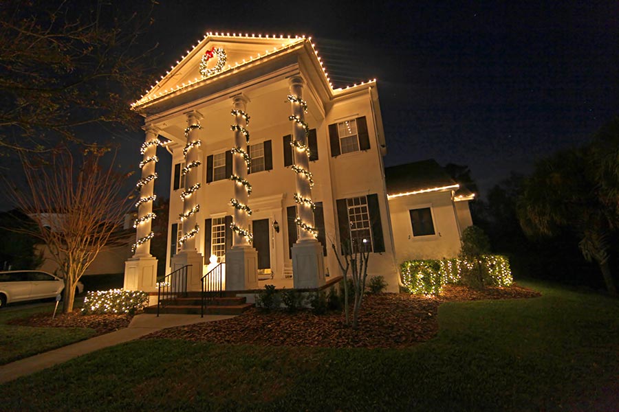 Outdoor Christmas Lights Hanging